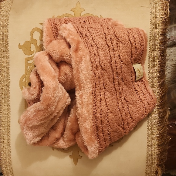 NEW UGG INFINITY SCARF AND HAT SET - Picture 2 of 4